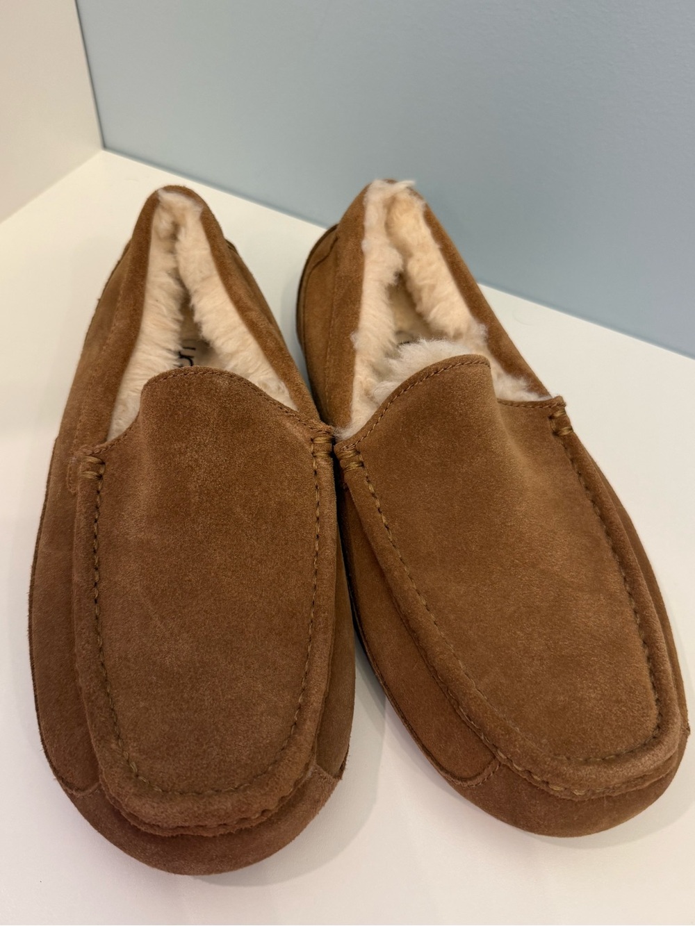 UGG Ascot Men’s Size 8 Chestnut Suede Shearling Moccasin Slippers 1101110
